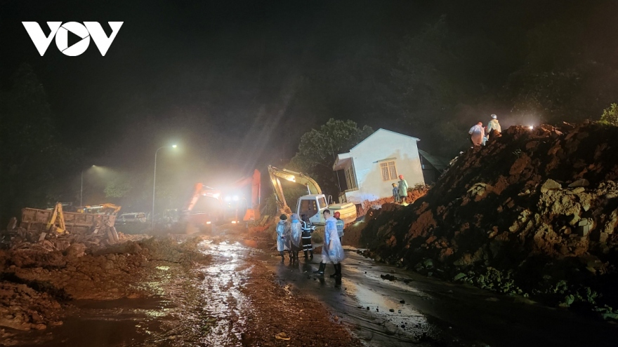 Floods and heavy rain kill five in Vietnam